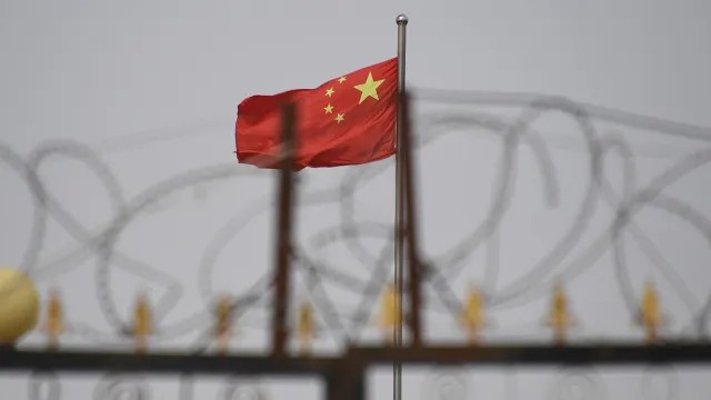 China condena ex-ministros da Defesa à morte com sursis por corrupção