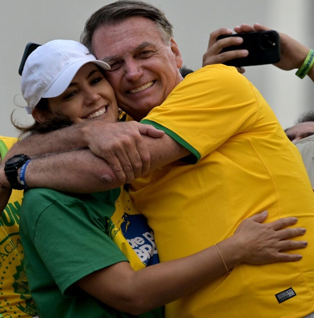 Michelle Bolsonaro reflete sobre cuidados com o marido preso