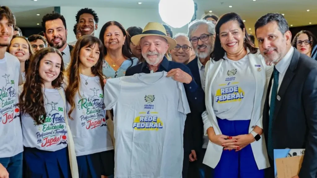 Lula premia medalhistas da Obmep no Rio; Brasil tem 682 ouros