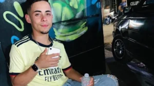 Pai clama por justiça após júri absolver PMs por morte em Paraisópolis