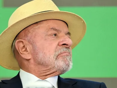 Lula usará chapéu pela primeira vez na foto da urna em 2026