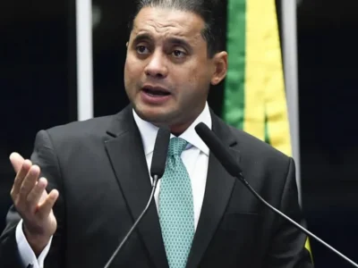 PF aponta que senador tentou interferir em inquérito no STJ